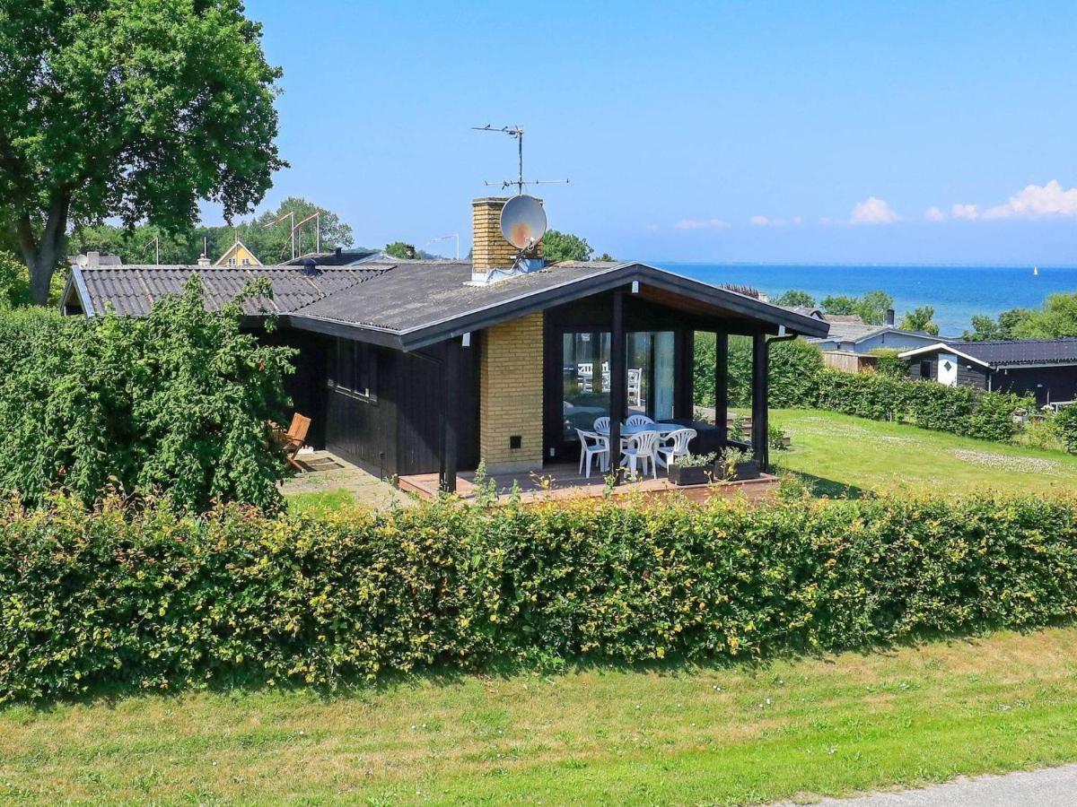 6 Person Holiday Home In Hesselager Стая снимка