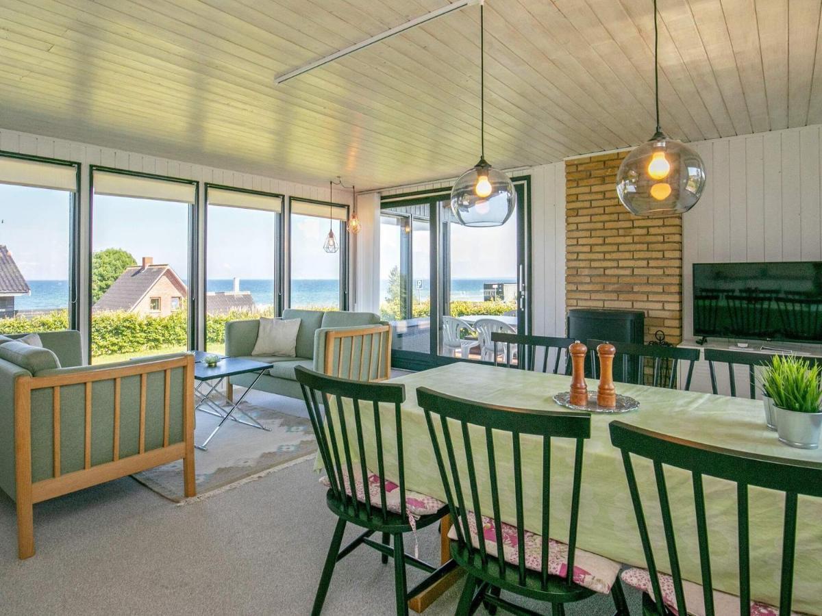 6 Person Holiday Home In Hesselager Стая снимка